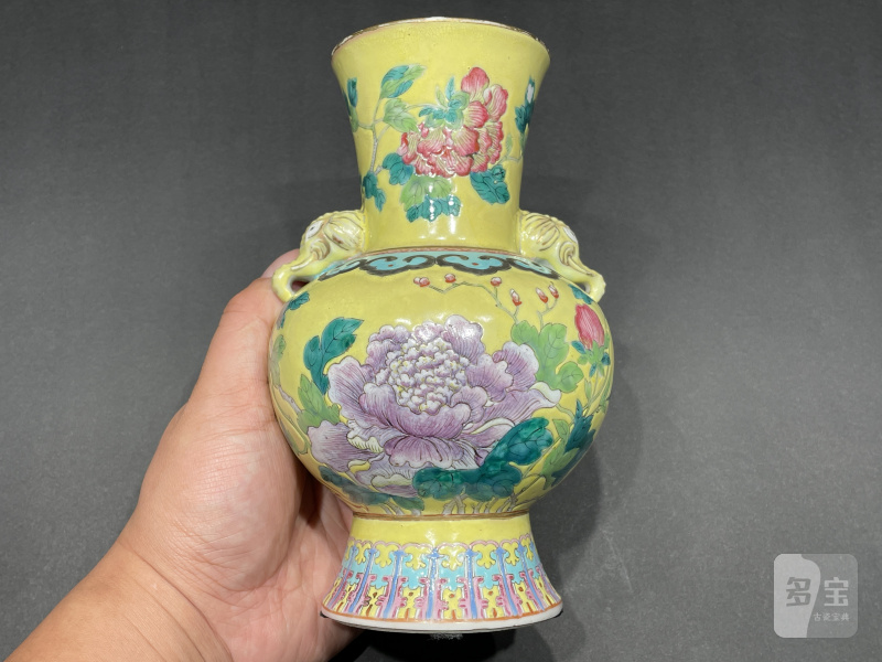 清光绪 黄地粉彩花卉象耳尊一对 - 图5